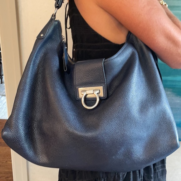 Salvadore Ferragamo Fanisa Large navy Nero pebble hobo - Picture 8 of 9